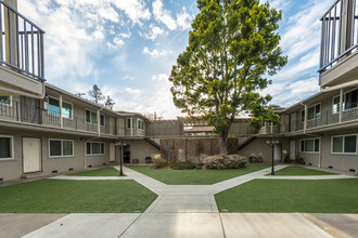 1235 Leigh Apartments in San Jose, CA - Foto de edificio - Building Photo