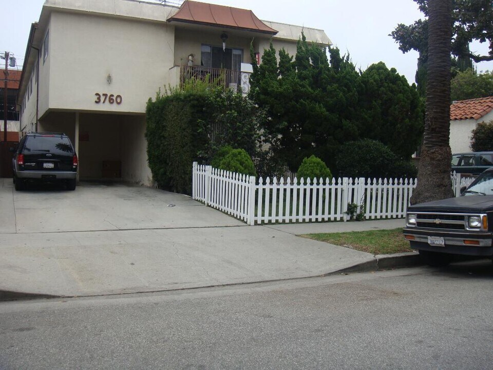 3760 Mentone Ave in Los Angeles, CA - Building Photo