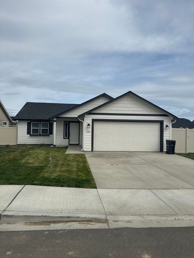 6109 Coolidge Rd in Yakima, WA - Building Photo - Building Photo