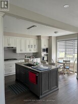 102 Burnhamthorpe Rd E in Oakville, ON - Building Photo