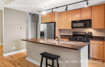 920 W Madison St in Chicago, IL - Building Photo - Building Photo