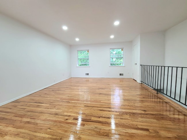 500 Adams Ln in North Brunswick, NJ - Building Photo - Building Photo