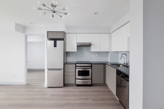 160 Flemington Rd in Toronto, ON - Building Photo - Building Photo