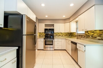 7696 Burlinehills Ct in Cincinnati, OH - Building Photo - Building Photo