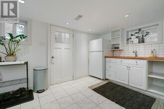 1900 Gerrard St E in Toronto, ON - Building Photo - Building Photo