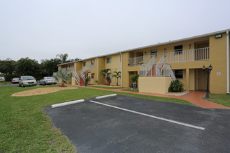 The Duchess in Cape Coral, FL - Building Photo - Building Photo