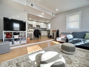 10 Glenmont Rd, Unit 2 in Boston, MA - Building Photo - Building Photo