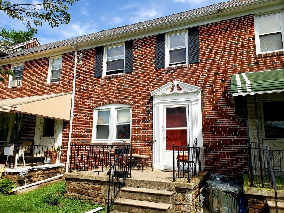 5214 Cromarty Rd in Baltimore, MD - Building Photo