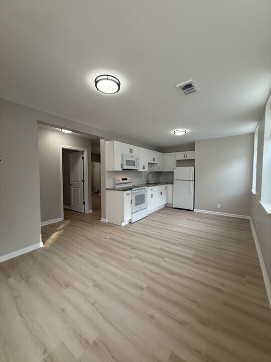 100 River St in Haverhill, MA - Building Photo