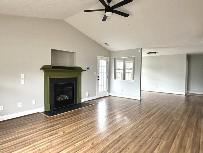 5656 Seafield Ln in Hope Mills, NC - Building Photo - Building Photo