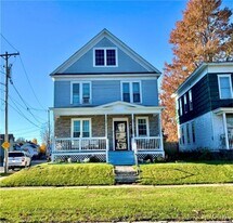 204 E Bloomfield St in Rome, NY - Building Photo