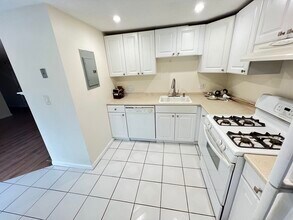 295 W Wyoming Ave in Stoneham, MA - Building Photo - Building Photo