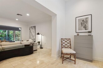 1325 Blue Rd in Coral Gables, FL - Foto de edificio - Building Photo