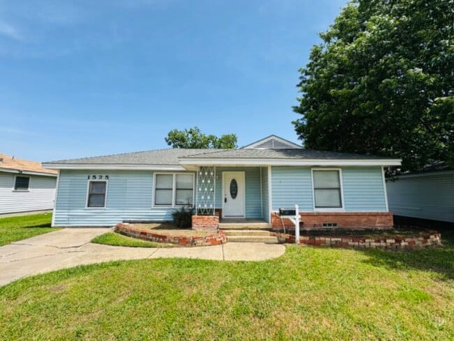 property at 1525 Caldwell Dr