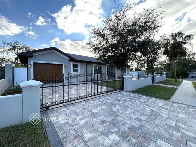 property at 1453 Pierce St