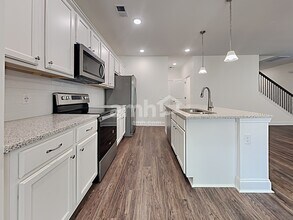 606 W Lionel Rd in Moncks Corner, SC - Foto de edificio - Building Photo