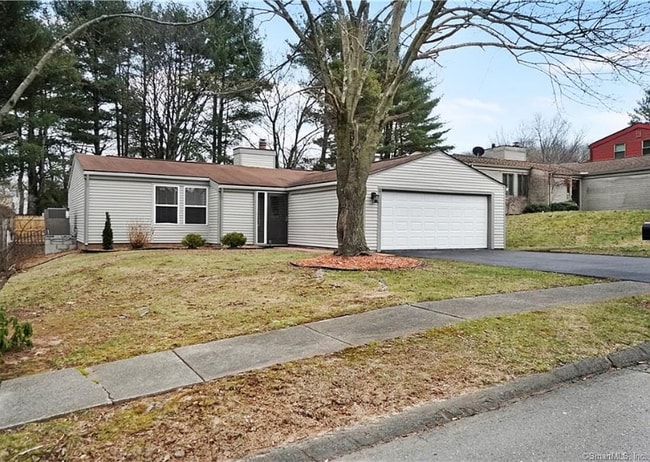 12 Little River Ln in Middletown, CT - Foto de edificio - Building Photo