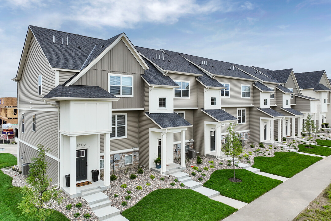 Olive Lane Townhomes in Maple Grove, MN - Foto de edificio