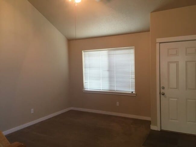 21034 Damascus Ln in Bend, OR - Foto de edificio - Building Photo