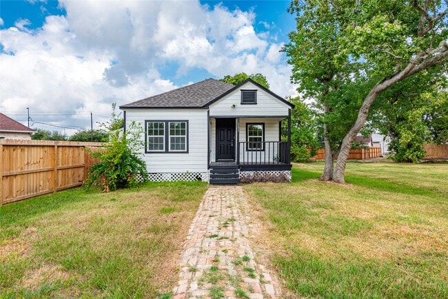 property at 727 Park Dr