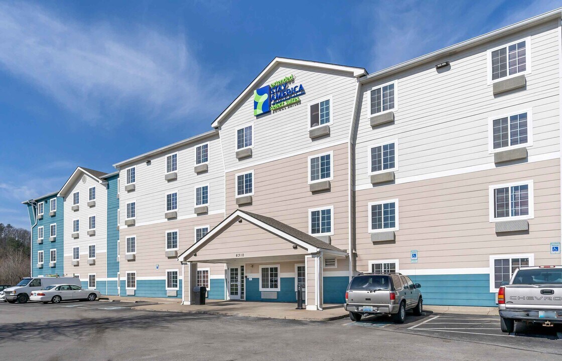 Furnished Studio-Louisville - South in Louisville, KY - Foto de edificio