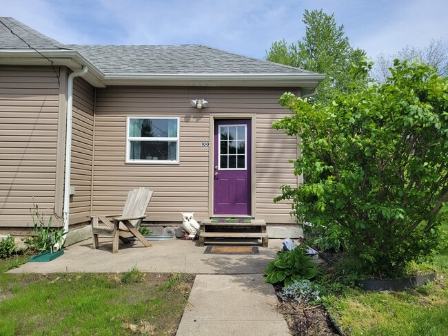 property at 100 S Walnut St