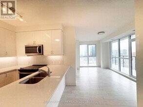 4955 Yonge St in Toronto, ON - Building Photo - Building Photo