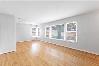 8633 Westglen Dr in Dallas, TX - Building Photo - Building Photo