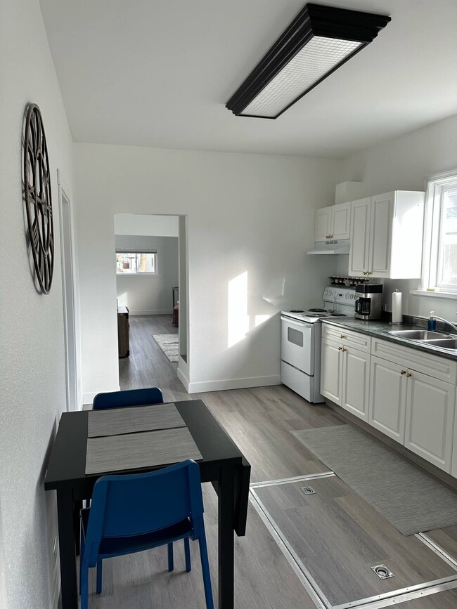 property at 1665-3001665 7 Ave