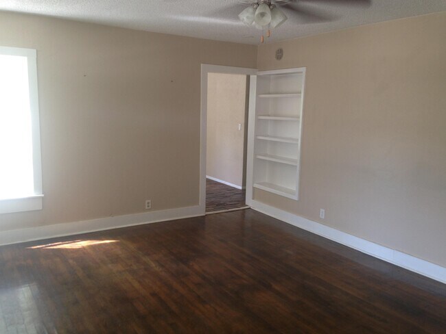 1104 N LBJ Dr in San Marcos, TX - Building Photo - Building Photo