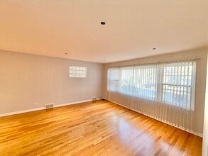 5626 N Central Ave in Chicago, IL - Building Photo - Building Photo