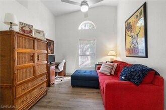 8618 Mustang Dr in Naples, FL - Foto de edificio - Building Photo