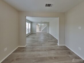 1701 Pecan View Dr in Garland, TX - Foto de edificio - Building Photo