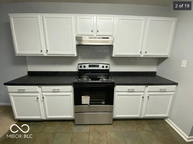 628 Mountain Pine Dr in Greenwood, IN - Building Photo - Building Photo