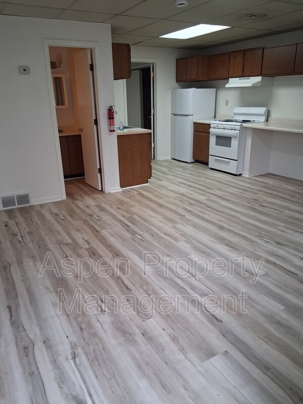 12149 DMC Hwy 99 in Burlington, IA - Foto de edificio - Building Photo