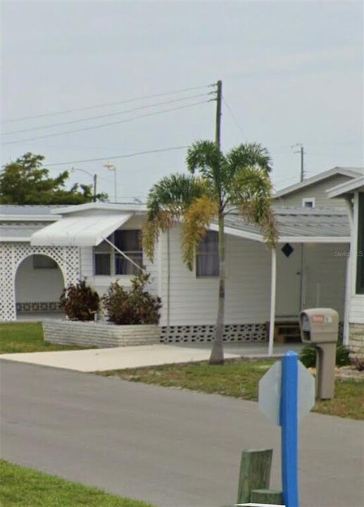 105 Del Rio Dr in Palmetto, FL - Building Photo