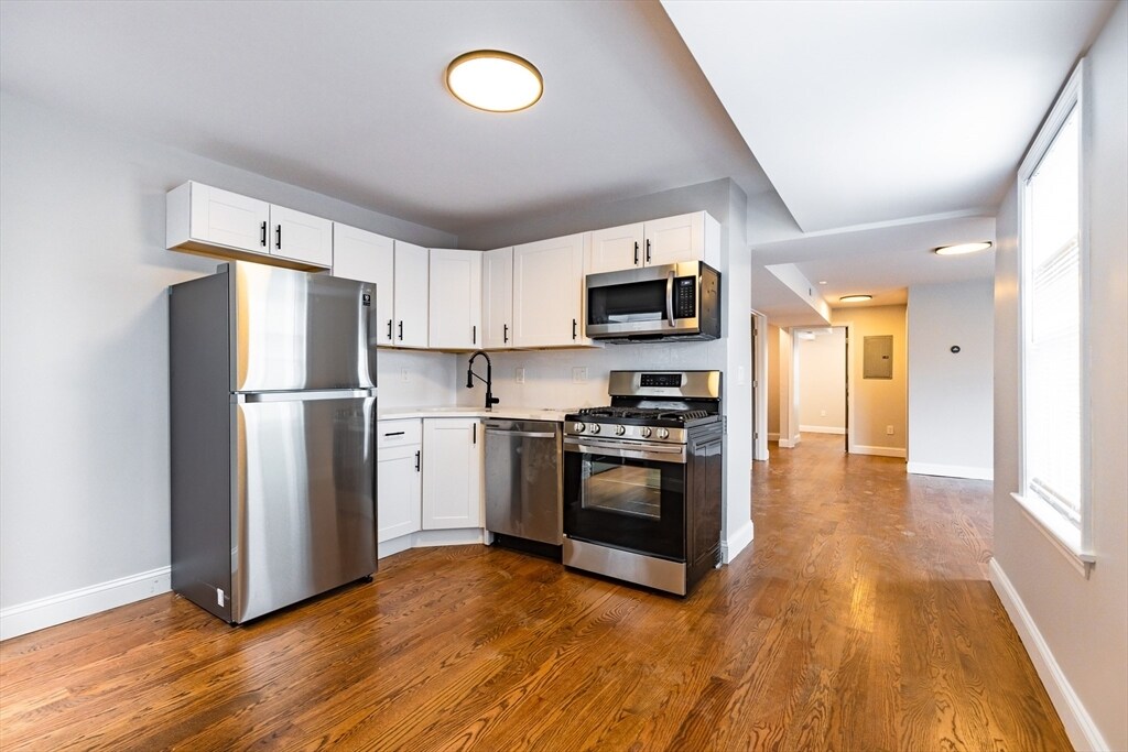 173 Emerson St, Unit 2 in Boston, MA - Foto de edificio