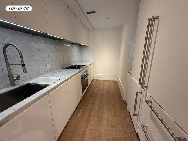 429 Kent Ave in Brooklyn, NY - Building Photo - Building Photo