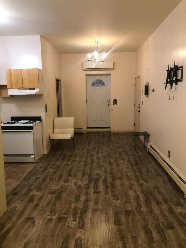 387 Monmouth St in Jersey City, NJ - Building Photo - Building Photo