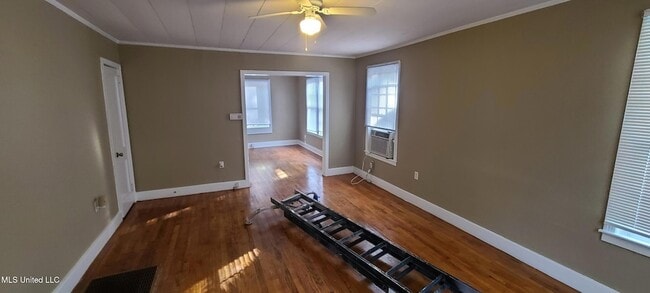 327 Decelle St, Unit B in Jackson, MS - Foto de edificio - Building Photo