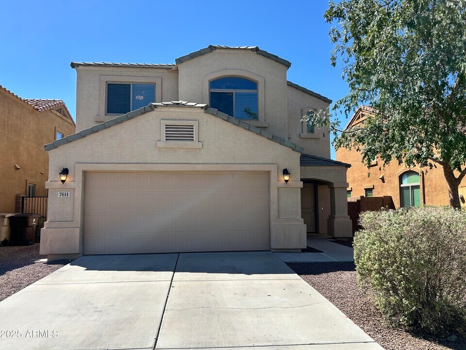 7611 W Charter Oak Rd in Peoria, AZ - Building Photo