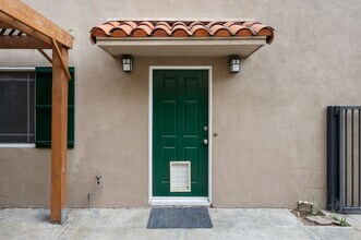 301 S Lucia Ave in Redondo Beach, CA - Building Photo - Building Photo