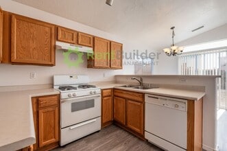 7176 Labrador Dr NE in Rio Rancho, NM - Building Photo - Building Photo
