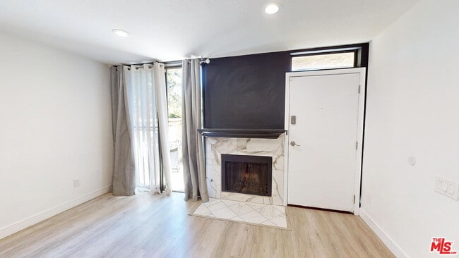 9625 Sylmar Ave in Los Angeles, CA - Building Photo - Building Photo