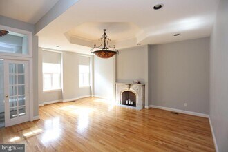 2006 E Pratt St in Baltimore, MD - Building Photo - Building Photo