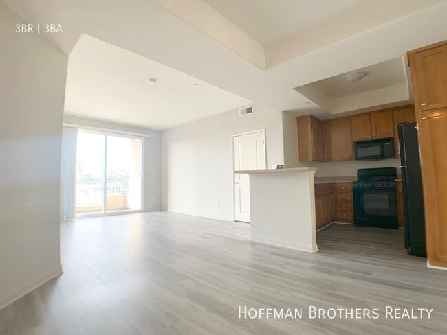 7395 W Manchester Ave in Los Angeles, CA - Building Photo - Building Photo