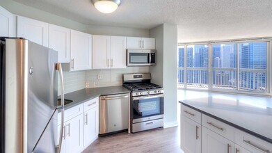 620 N State St, Unit 2811 in Chicago, IL - Building Photo - Building Photo