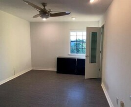 7640 W Greenway Blvd in Dallas, TX - Building Photo - Building Photo