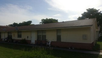 7411 SW 10th Ct in North Lauderdale, FL - Building Photo