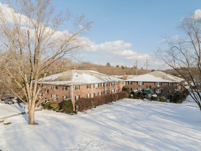 96 Richardson Rd in North Chelmsford, MA - Foto de edificio - Building Photo